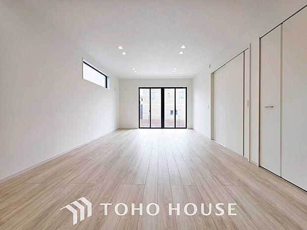 落ち着いた雰囲気に包まれた伸びやかな空間で、ゆったりと家族団らんの時間を過ごせます。