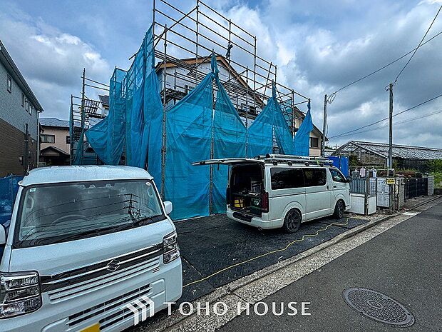 住む人を映し出す洗練された佇まいは、いつまでも輝き続けながらいつしか街の風景に溶け込んでいきます。