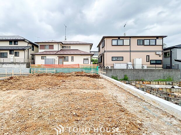 現地外観写真『快適』は「家」と「街」と「環境」が調和した時に訪れるだと改めて感じさせてくれます。