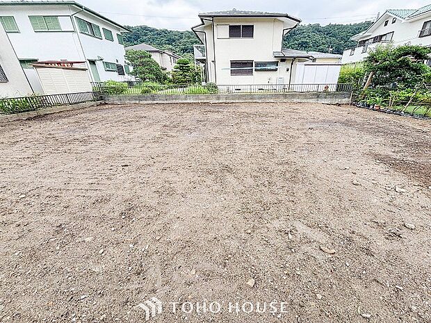住む人を映し出す洗練された佇まいは、いつまでも輝き続けながらいつしか街の風景に溶け込んでいきます。