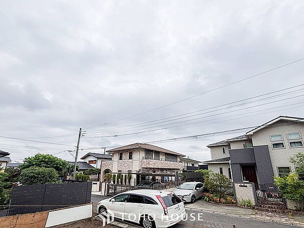風を感じ青い空から太陽の恵みを感じる温もり溢れる佇まい。