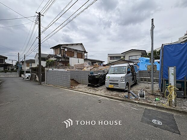 爽やかな青空の下に贅沢なほどに降り注ぐ陽光、豊かな居住性と、クオリティが見事に調和した住空間。