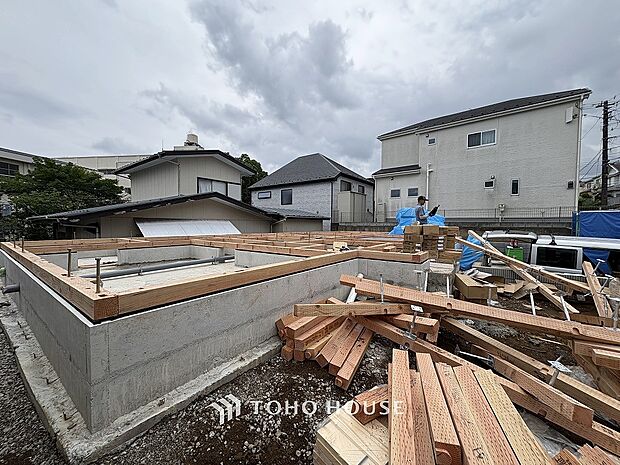 風を感じ青い空から太陽の恵みを感じる温もり溢れる佇まい。