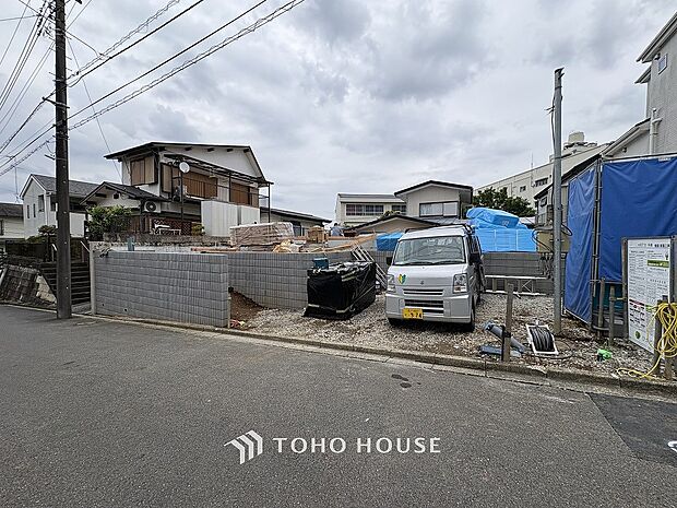 閑静な住宅街の一角、ひと時のくつろぎが生まれ、ゆっくりと愛着が育まれていきます。