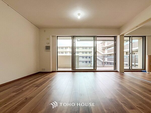 落ち着いた雰囲気に包まれた伸びやかな空間で、ゆったりと家族団らんの時間を過ごせます。