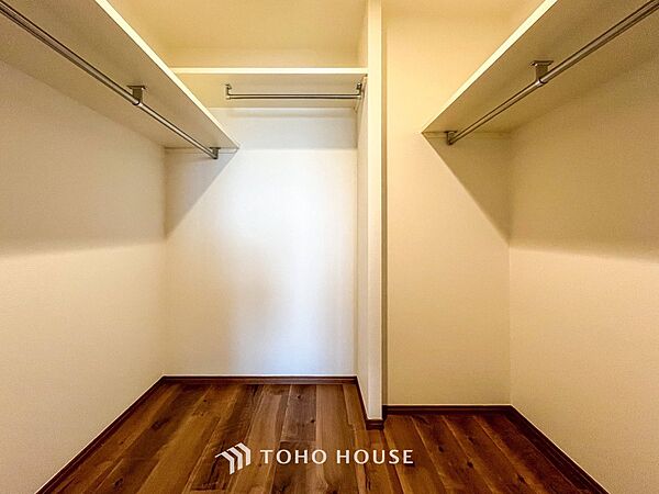 衣類だけでなく大きな荷物も収納でき、お部屋がすっきりします。