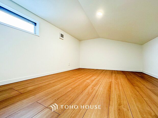 収納に便利な小屋裏収納付。大容量の収納スペースで住空間はスッキリ広々。