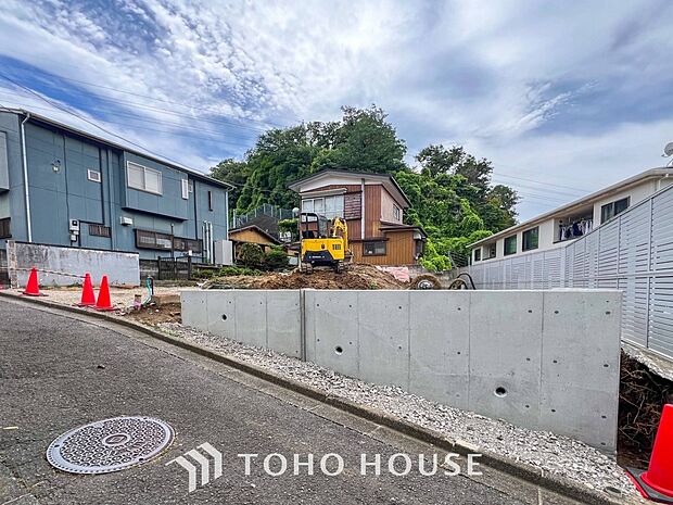 閑静な住宅街の一角、ひと時のくつろぎが生まれ、ゆっくりと愛着が育まれていきます。