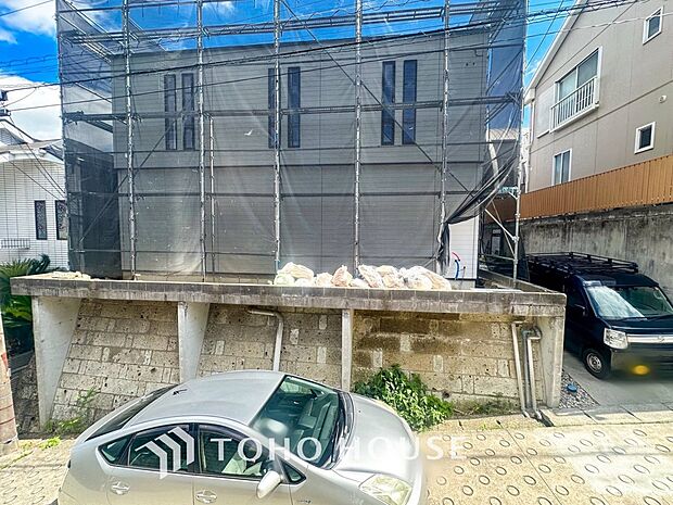 閑静な住宅街の一角、ひと時のくつろぎが生まれ、ゆっくりと愛着が育まれていきます。