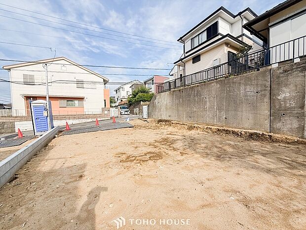 閑静な住宅街の一角、ひと時のくつろぎが生まれ、ゆっくりと愛着が育まれていきます。