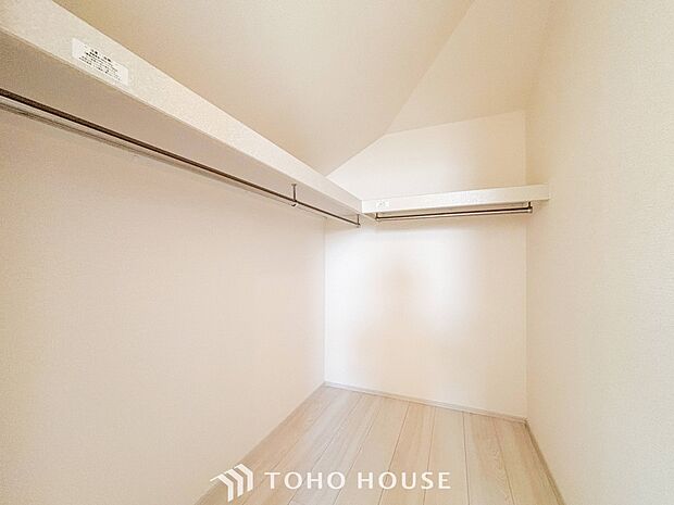 衣類だけでなく大きな荷物も収納でき、お部屋がすっきりします。