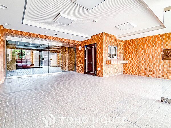 訪れるゲストや住む人を優しく迎え入れてくれる明るい空間です。