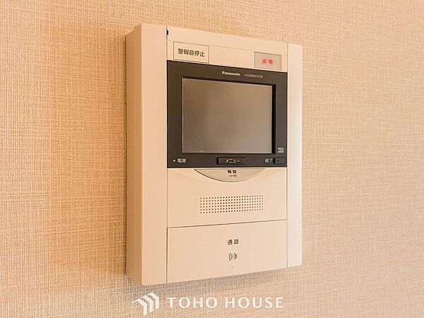 誰が来てもわかる様にモニター付きインターホンを設置。快適と安らぎを合わせた優しい設計。