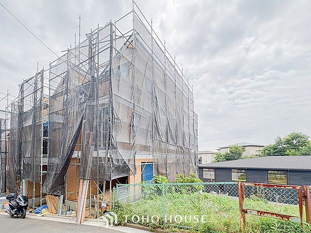 閑静な住宅街の一角、ひと時のくつろぎが生まれ、ゆっくりと愛着が育まれていきます。