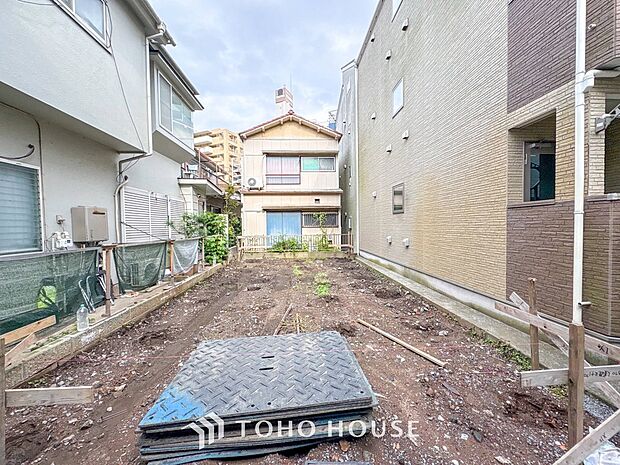 閑静な住宅街の一角、ひと時のくつろぎが生まれ、ゆっくりと愛着が育まれていきます。