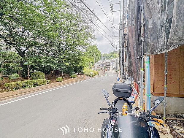 忙しく過ぎゆく日常を置き去るほど、ゆったりした時間が流れる住環境。