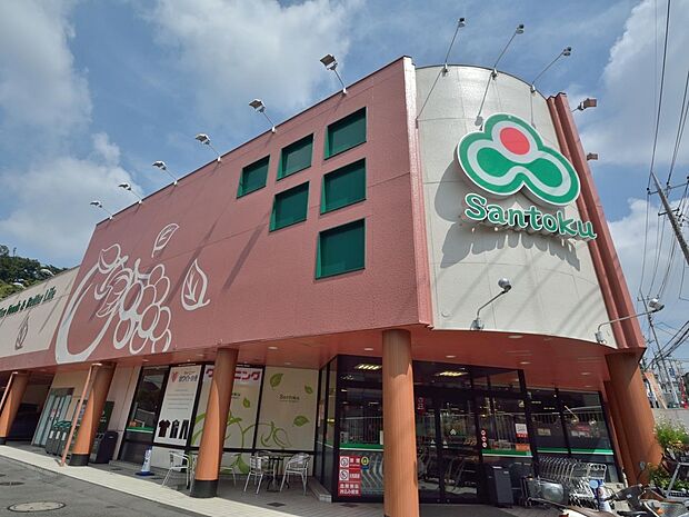 全国の産地より美味しさを追求した逸品の数々を取り揃えたスーパーマーケット。