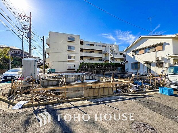 爽やかな青空の下に贅沢なほどに降り注ぐ陽光、豊かな居住性と、クオリティが見事に調和した住空間。