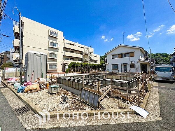 閑静な住宅街の一角、ひと時のくつろぎが生まれ、ゆっくりと愛着が育まれていきます。