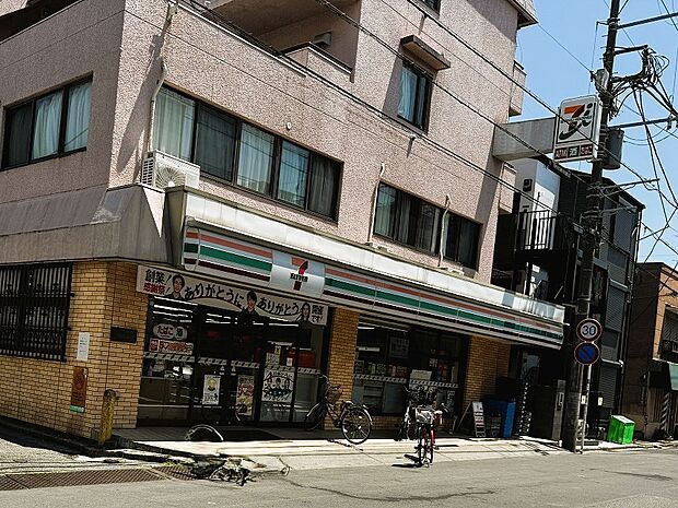 24時間営業ですので急なお買い物に便利ですね。