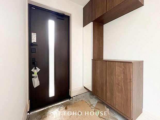 居住者の帰り、訪れる方を優しく迎えてくれる玄関です。