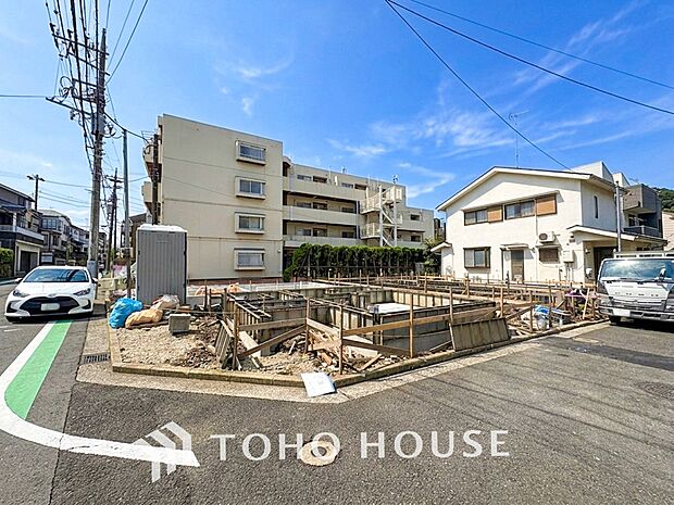 閑静な住宅街の陽当りに恵まれた土地で寛ぎに満ちた生活を。