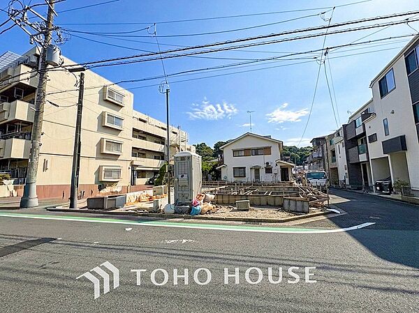 閑静な住宅街の一角、ひと時のくつろぎが生まれ、ゆっくりと愛着が育まれていきます。