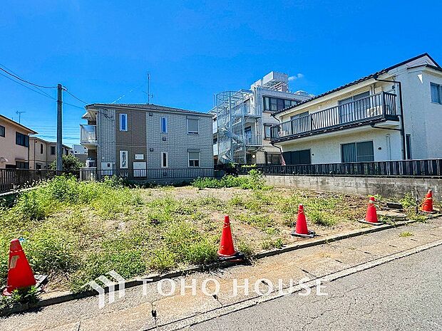 閑静な住宅街の一角、ひと時のくつろぎが生まれ、ゆっくりと愛着が育まれていきます。