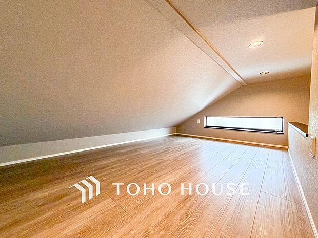 広々したロフトは多目的に使える便利な空間。
