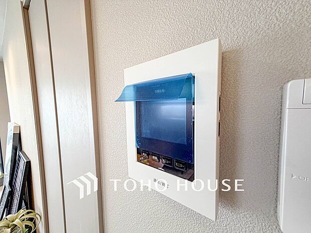 誰が来てもわかる様にモニター付きインターホンを設置。快適と安らぎを合わせた優しい設計。