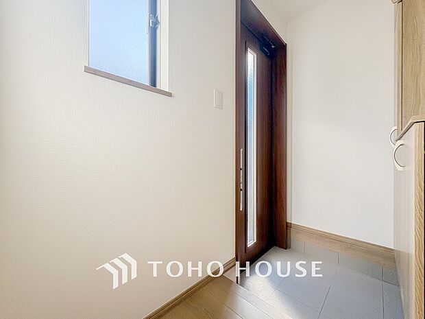 居住者の帰り、訪れる方を優しく迎えてくれる玄関です。