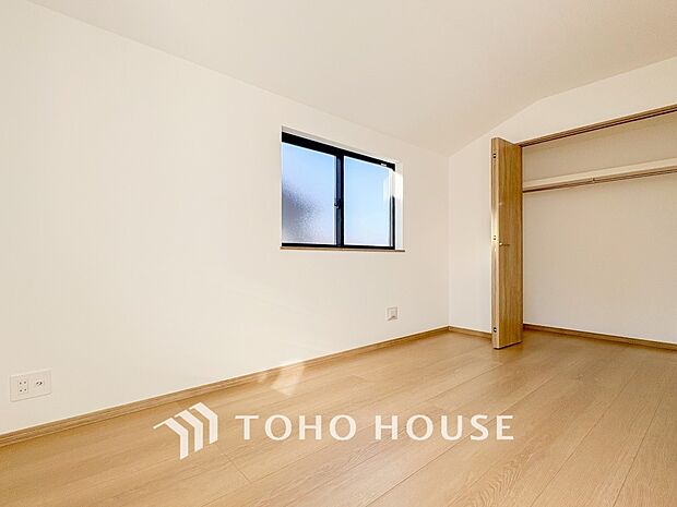 一日の疲れをいやしてくれる主寝室。自分時間を快適に過ごすプライベートルーム。