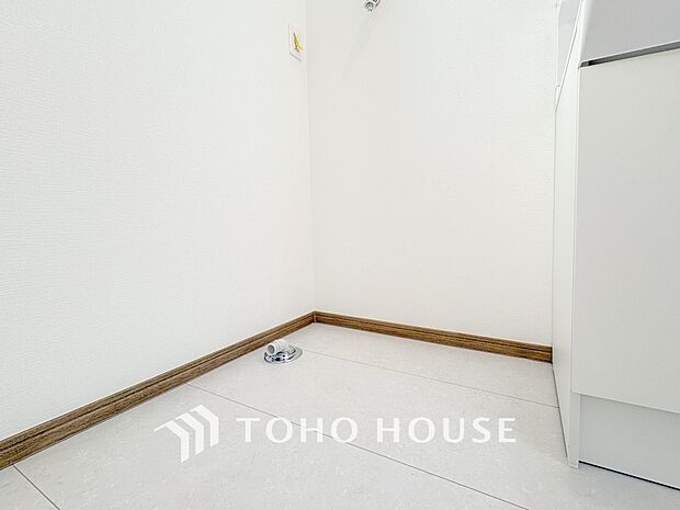 洗濯機を配置しても十分なスペースを確保しております。