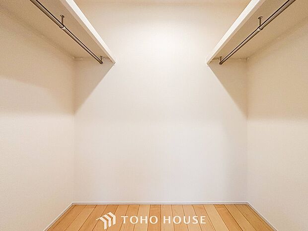 衣類だけでなく大きな荷物も収納でき、お部屋がすっきりします。