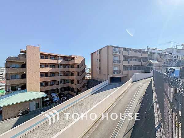時代の流れに惑わされないシックなカラートーンで街並みに溶け込む外観。