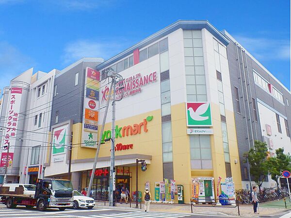 港南中央駅前。グッディプレイス内。駅から近いので、お仕事やお出かけ帰りのお買い物にも便利です。