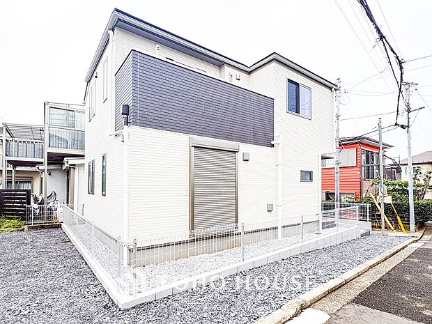 豊かなプライベートタイムへ誘うモダンテイストな玄関。