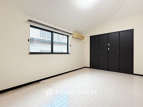 一日の疲れをいやしてくれる主寝室。自分時間を快適に過ごすプライベートルーム。