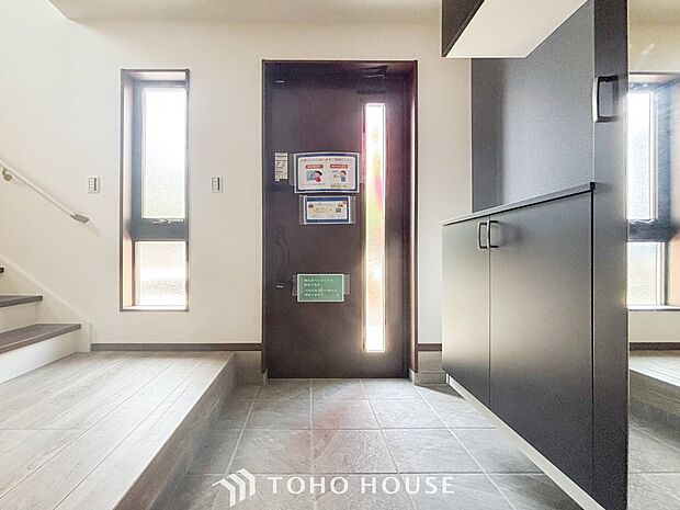 居住者の帰り、訪れる方を優しく迎えてくれる玄関です。