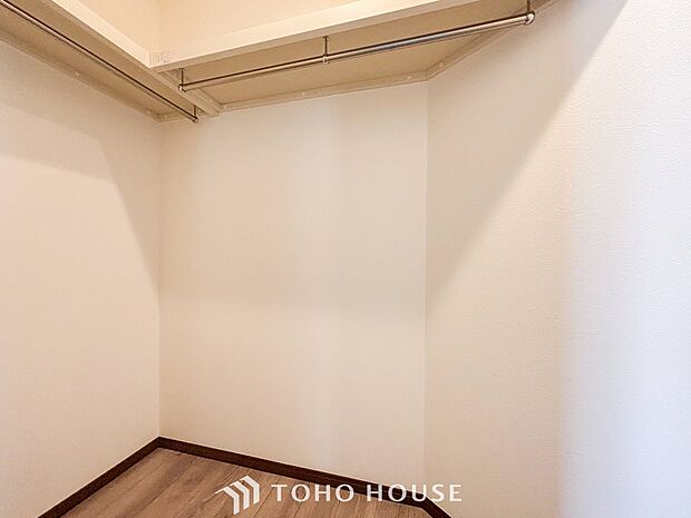 衣類だけでなく大きな荷物も収納でき、お部屋がすっきりします。
