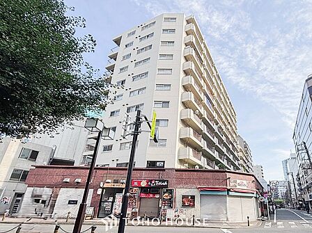 時代の流れに惑わされないシックなカラートーンで街並みに溶け込む外観。