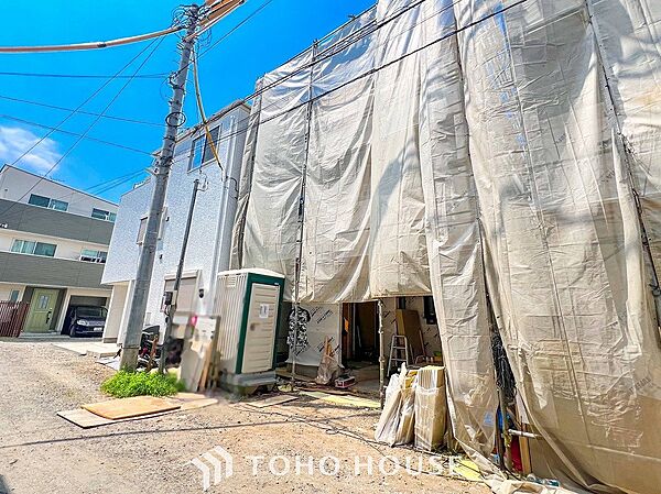 住む人を映し出す洗練された佇まいは、いつまでも輝き続けながらいつしか街の風景に溶け込んでいきます。