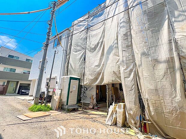 住む人を映し出す洗練された佇まいは、いつまでも輝き続けながらいつしか街の風景に溶け込んでいきます。