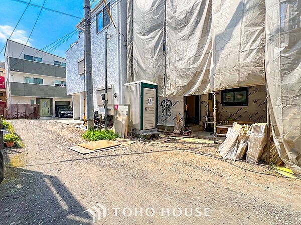 爽やかな青空の下に贅沢なほどに降り注ぐ陽光、豊かな居住性と、クオリティが見事に調和した住空間。