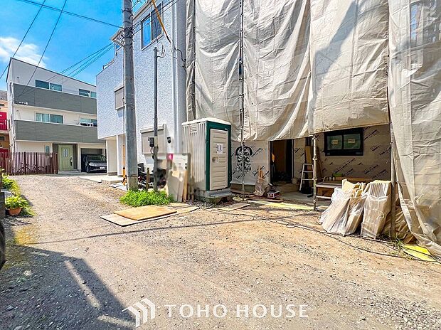 爽やかな青空の下に贅沢なほどに降り注ぐ陽光、豊かな居住性と、クオリティが見事に調和した住空間。