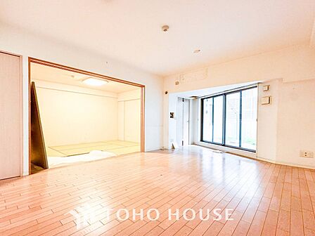落ち着いた雰囲気に包まれた伸びやかな空間で、ゆったりと家族団らんの時間を過ごせます。