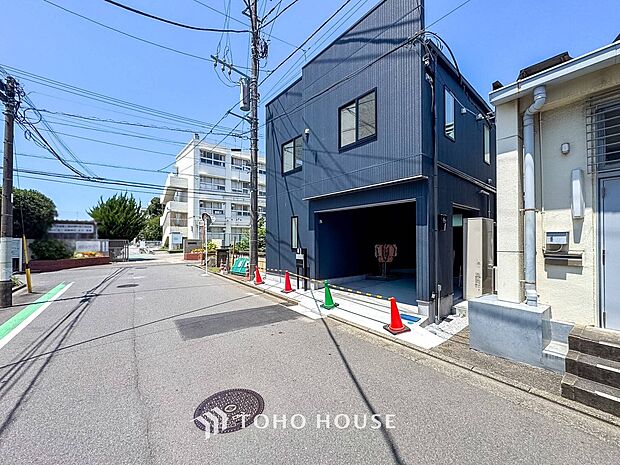 時代の流れに惑わされないシックなカラートーンで街並みに溶け込む外観。