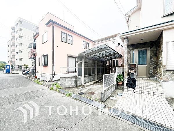 前面道路含む現地写真『快適』は「家」と「街」と「環境」が調和した時に訪れるだと改めて感じさせてくれます。