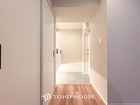 居住者の帰り、訪れる方を優しく迎えてくれる玄関です。