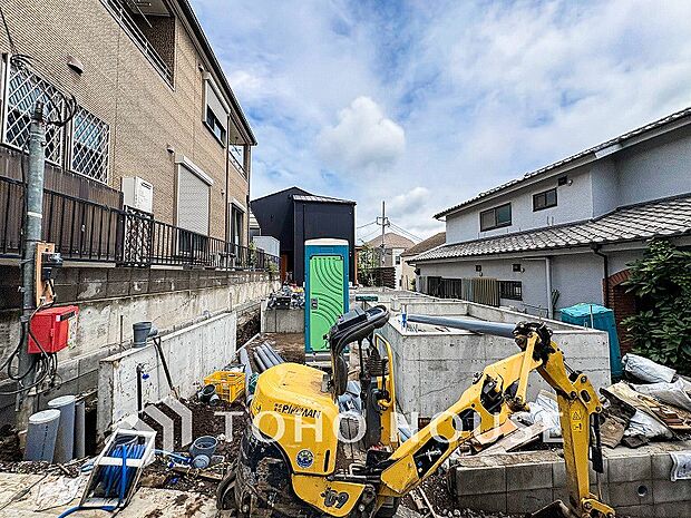 閑静な住宅街の陽当りに恵まれた土地。たくさんの想いが美しいカタチに彩られます。